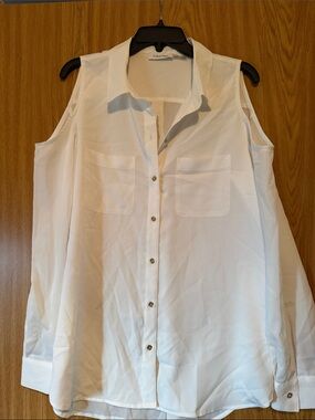 Calvin Klein White Sleeveless Button-Down Blouse with Pocket Detail